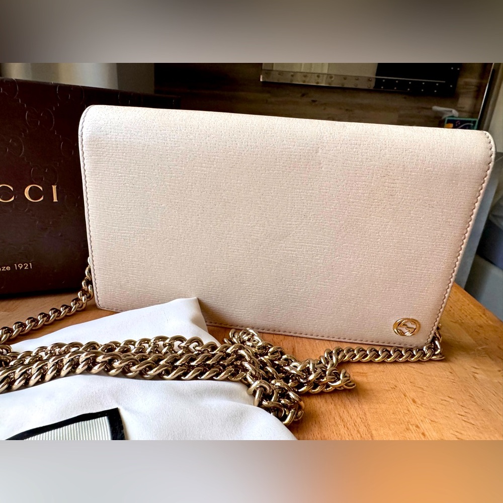 Gucci Wallet on Chain